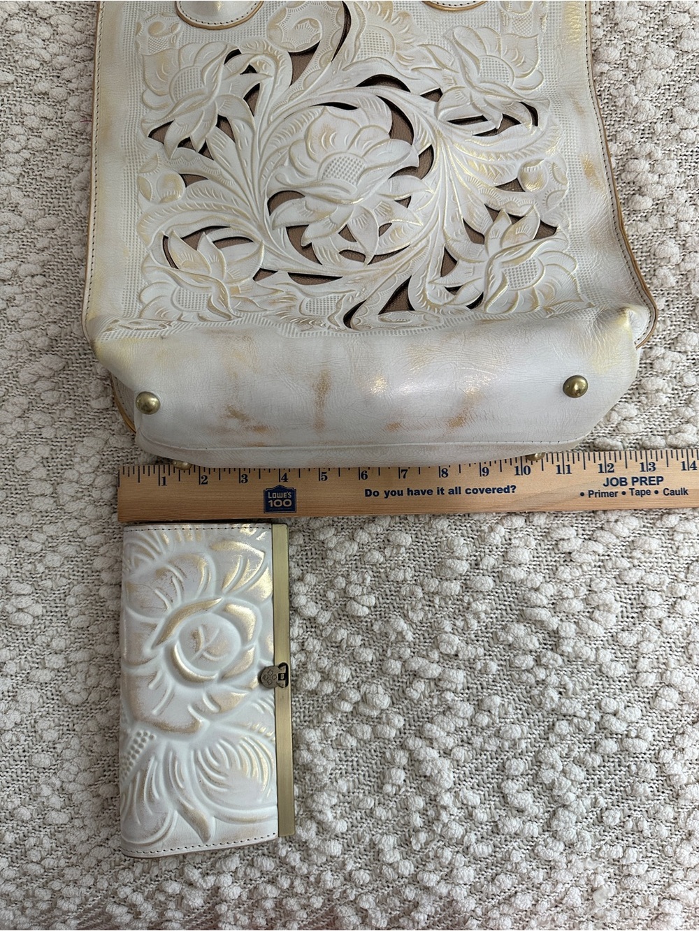 Patricia Nash White Gold Cutout Tooled Leather Scalloped Tote Purse & Wallet Set - Picture 12 of 14